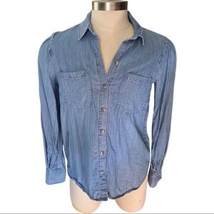 Democracy Light Wash Denim Long Sleeve Button-Front Shirt Blouse Women’s Medium